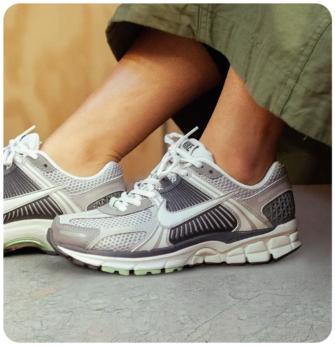 ¿Por qué las siluetas “running” siguen dominando el streetwear?